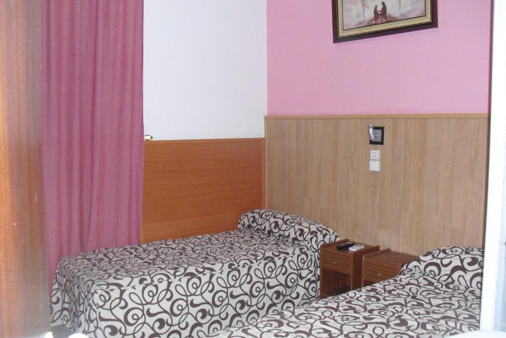 Hostal Daniel - Madrid — Photos 2